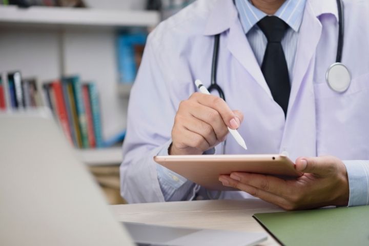 Beschaffung von Klinik- und Praxisinformationssystemen: Position IG eHealth